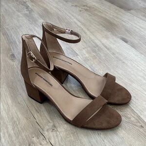 Amazon Essentials Women's Brown Block Heel Sandals